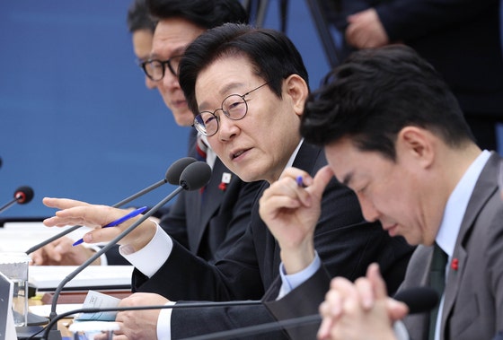 李대통령 “<b>공공임대</b>는 <b>역세권</b>에…택지 개발도 LH가 직접 해야”