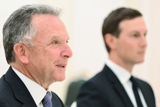 도널드 트럼프 미국 대통령의 특사 스티브 위트코프와 사위 재러드 쿠슈너가 12월 2일 러시아 모스크바 크렘린에서 열린 블라디미르 푸틴 러시아 대통령과의 회담에 참석하고 있다.로이터=연합뉴스