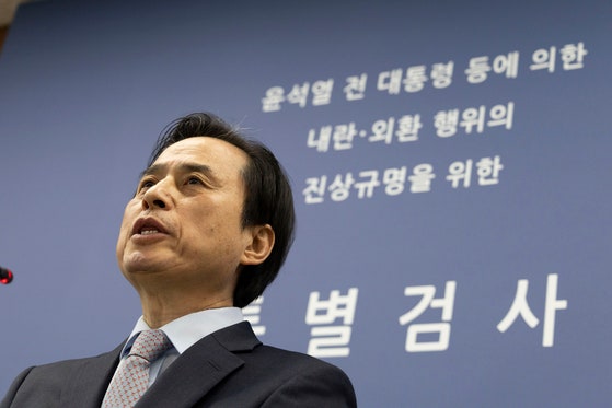 "<b>김건희</b> '너 때문에 망쳤다' <b>분노</b>…<b>계엄</b> 선포 후 尹과 싸웠다"