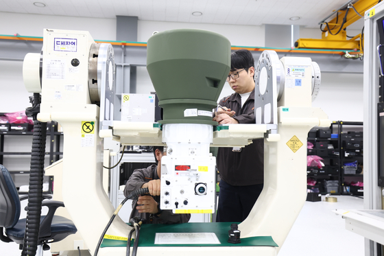 구미사업장에서는 K2 전차의 눈인 조준경과 두뇌인 사격통제시스템을 생산한다.[사진 한화시스템]