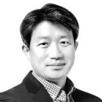 "국민 우롱하나"…법정 '쌍따봉' 날린 김용현이 간과한 것 [김승현 논설위원이 간다]