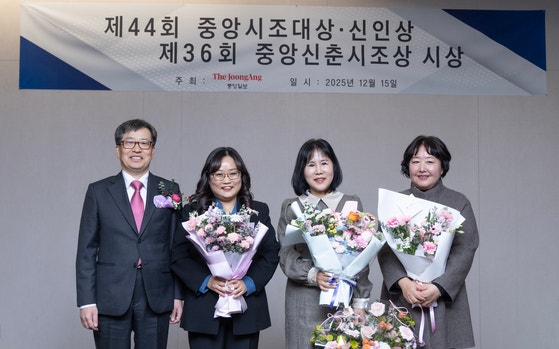 “한 사람을 더 이해하게 만드는 문장 쓸 것”