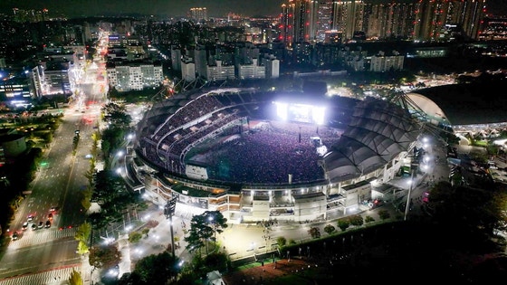 20년간 만성적자 시달리더니, 올해만 109억 대박 낸 운동장