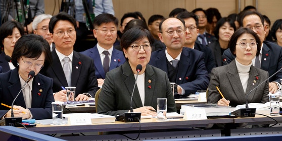 정은경 보건복지부 장관이 16일 세종시 정부세종컨벤션센터에서 열린 보건복지부 업무보고에서 발언하고 있다.대통령실사진기자단 