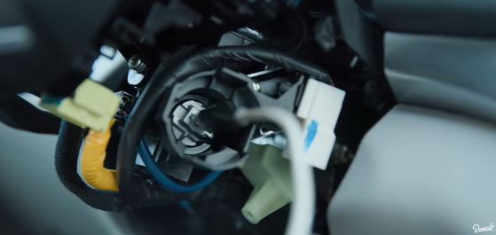 µå¶óÀ̹ö·Î ÇÚµé ÇÏ´Ü ºÎºÐ ¹× ½Ãµ¿ °Å´Â ºÎºÐ ÀåÄ¡¸¦ ¶â¾î³»¸é USBÄÉÀ̺í·Î ½Ãµ¿À» °É ¼ö ÀÖ´Â ¿µ»óÀÌ ¹Ì±¹ ³»¿¡¼ ³Î¸® À¯ÇàÇß´Ù. »çÁø À¯Æ©ºê ĸó