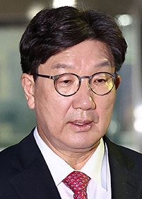 권성동 “난 돈에 환장 안 했다”…특검, 징역 4년·추징 1억 구형