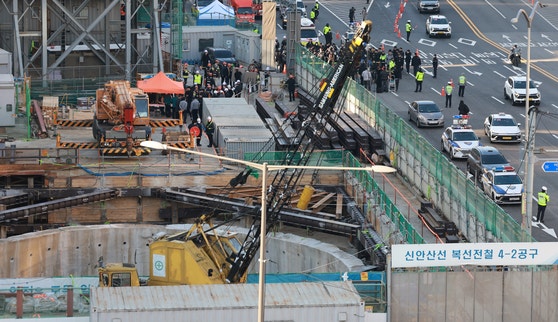 [속보] 여의도 <b>신안산선</b> 공사현장 <b>사고</b>, 7명 매몰…1명 사망