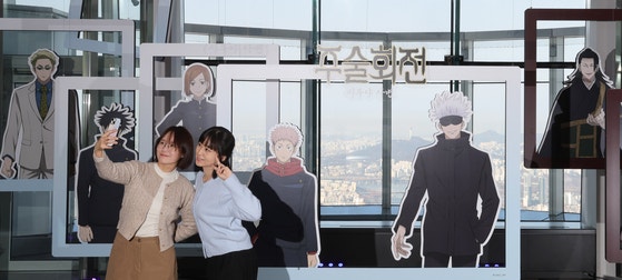 2030도 아이들도 열광…애니 찢고 나온 겨울축제