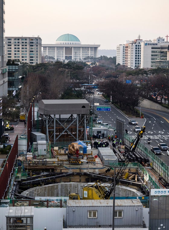 [사진] 신안산선 공사 중 붕괴, 1명 사망