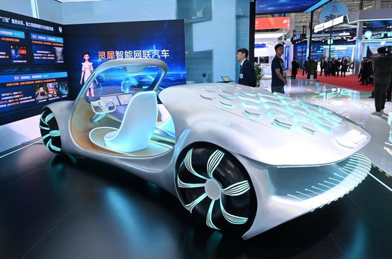 지난 4월 29일 '제8회 디지털 중국 건설 서밋' 현장 체험 구역에 전시된 링시(靈犀) 스마트커넥티드카(ICV). 신화통신