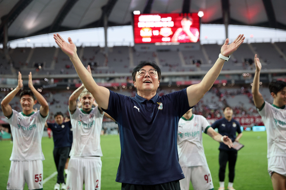 ‘황새’는 무릎 꿇지 않는다