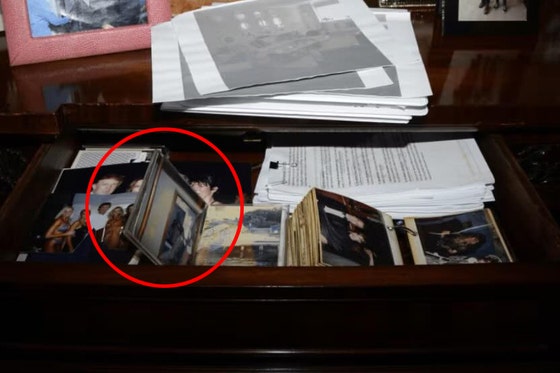 트럼프 사진 올렸다 지웠다…‘엡스타인 문건’ 선별공개 논란