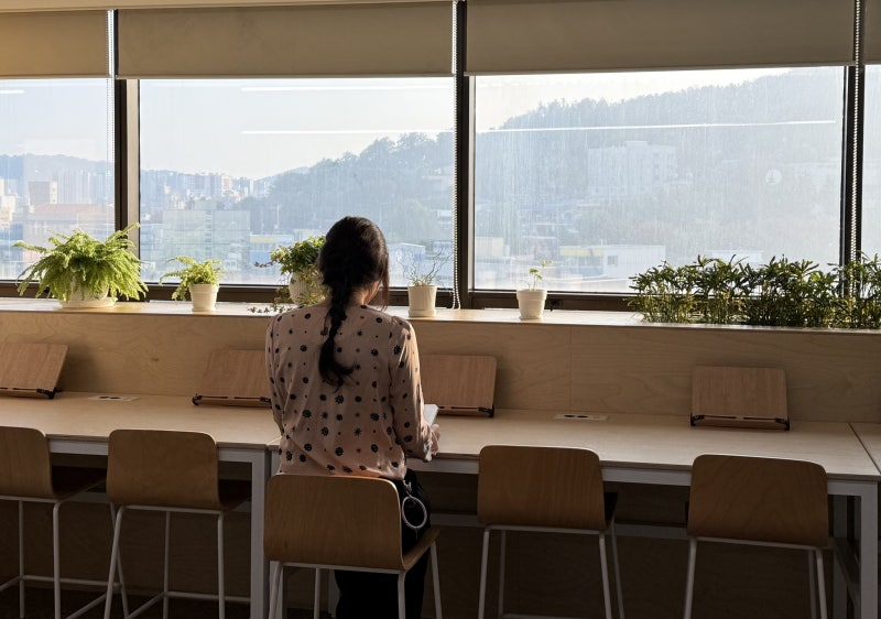 가족과 집에서도 카톡으로 대화한다, 사람을 끊는 사람들   [관계빈곤의 시대]