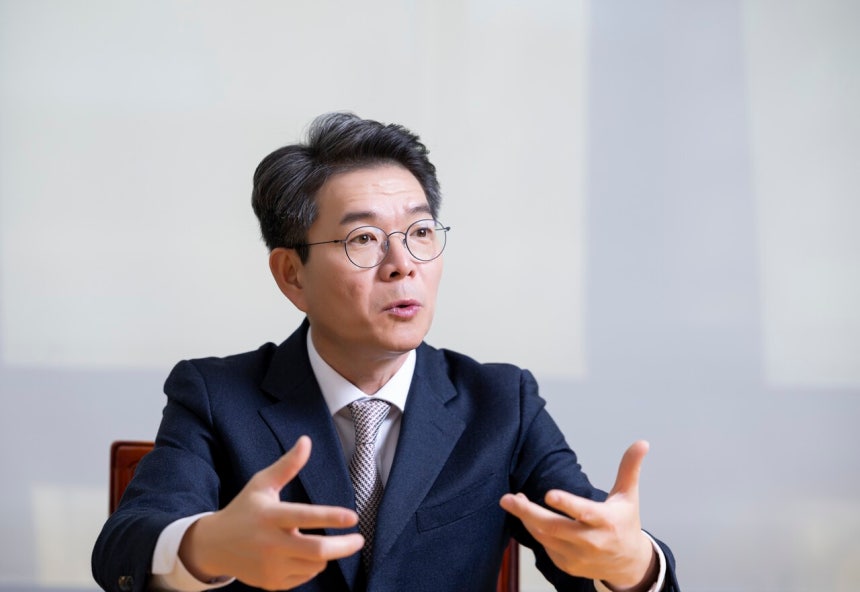 정치권에선 정원오 성동구청장의 핵심 경쟁력으로 “일하는 행정가 이미지라 민주당 후보들 중 비호감도가 가장 낮은 점”을 꼽는다. 최영재 기자