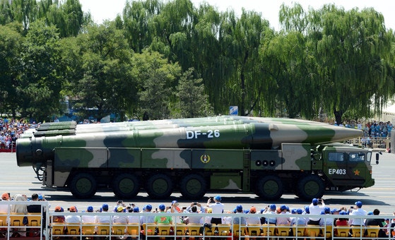 2015년 중국 전승전 열병식에서 둥펑(DF)-26이 지나가고 있다.청와대사진기자단