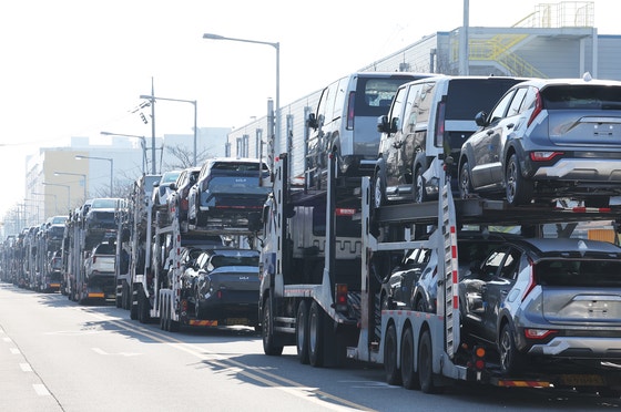경기도 평택항에 카캐리어가 줄지어 서 있는 모습.연합뉴스