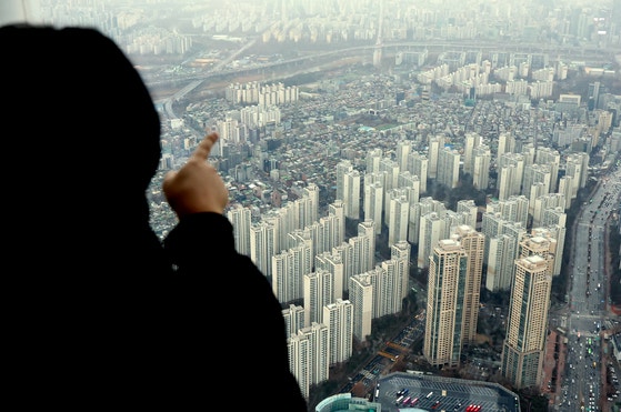 서울 송파구에서 바라본 강남 지역 아파트 단지 모습.뉴스1