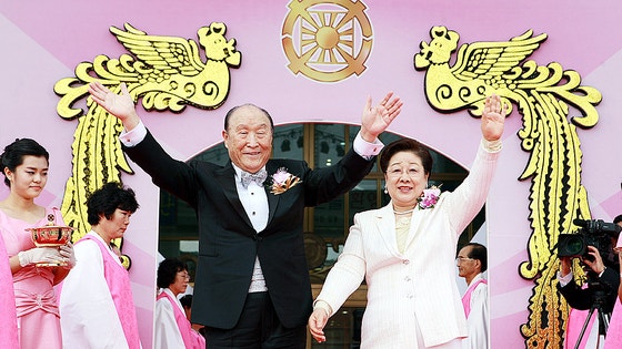 40세 문선명과 결혼한 17세 한학자…통일교 '접붙이기' 실체