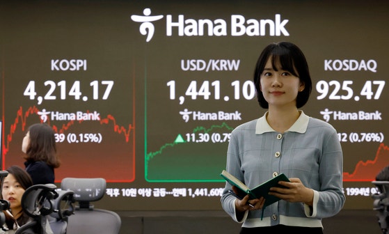 30일 오후 3시 30분 서울외환시장에서 달러·원 환율은 상승세를 보이고 있다.뉴스1