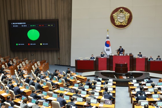 30일 국회 본회의에서 형법 일부개정법률안이 통과되고 있다.연합뉴스