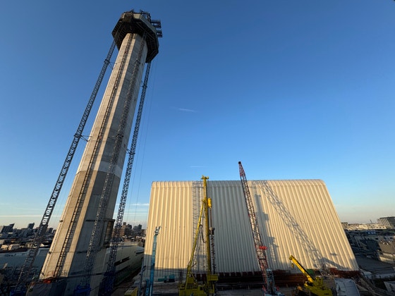 지난 30일 찾아간 기타 청소공장. 오는 2030년 2월 완공 예정으로 지상 5층, 지하 4층으로 새롭게 지어진다. 주택 단지에 둘러싸여 있는 기타 청소 공장은 길 하나를 사이에 두고 대형 쇼핑몰과 마주하고 있다.