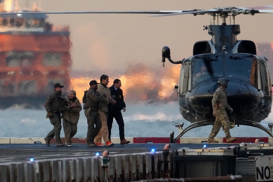 [사진] 마두로 부부, 미국 법원 첫 출석