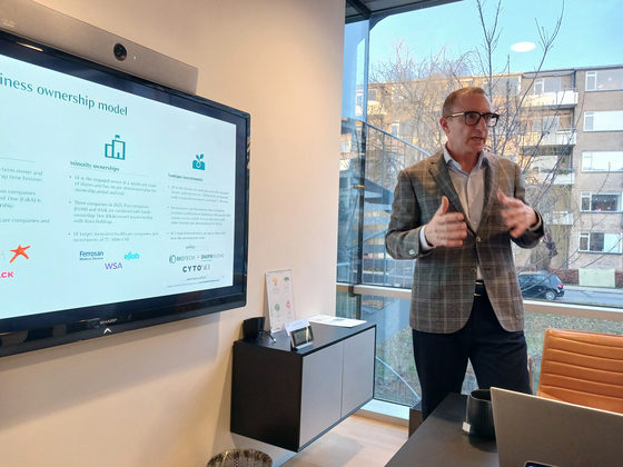 룬드벡 재단의 벤처캐피털‘바이오캐피탈’에서 일하는 크리스티안 엘링 수석부사장이 지난달 17일(현지시간) 생명과학 분야 스타트업 발굴과 투자에 대해 설명하고 있다.김경미 기자