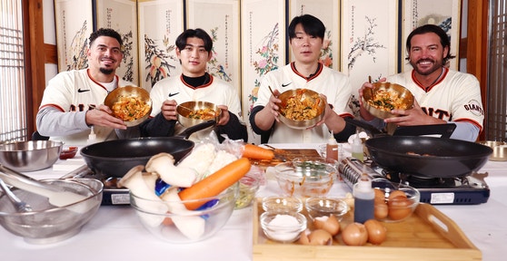 이정후 ‘한솥밥 동료들’…한국 와선 비빔밥