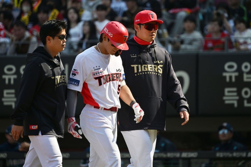 부상에 1년 날린 김도영, 연봉도 절반 날아갔다