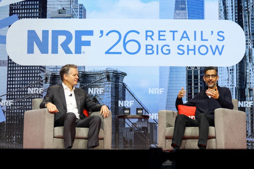 순다 피차이(오른쪽) 구글 CEO와 존 퍼너 월마트 차기 CEO가 11일(현지시간) NRF 행사에서 대담하고 있다.로이터=연합뉴스