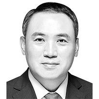 [비즈 칼럼] ‘유통을 묶는 10시간’…대형마트 새벽배송 규제, 지금 풀 때다