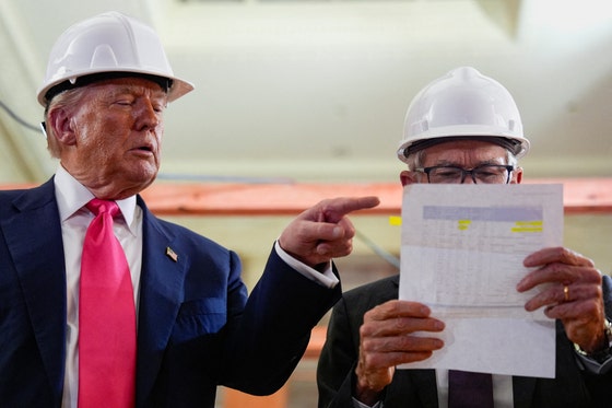 트럼프의 ‘뒤끝’…금리 안 내렸다고 파월에 소환장