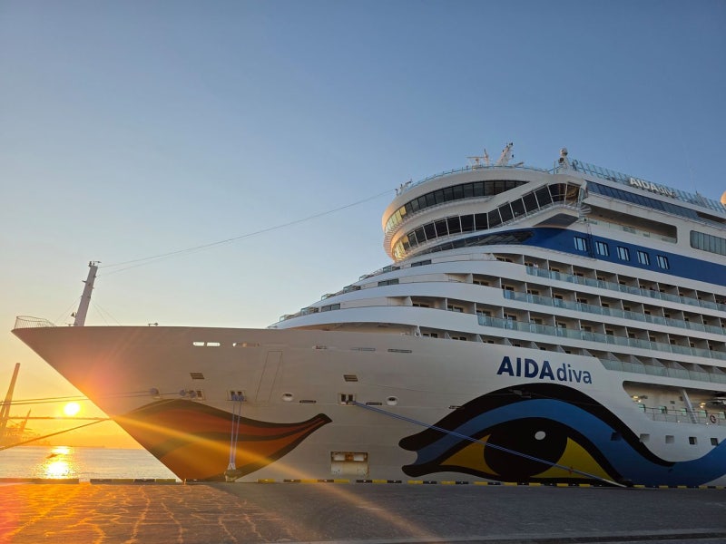 닻 내릴 때마다 '8억 잭폿'…중국 한일령에 한국은 '크루즈 특수'
