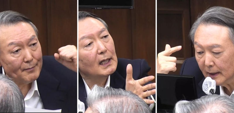 [사진] 주먹쥐고, 손짓하고, 가리키고