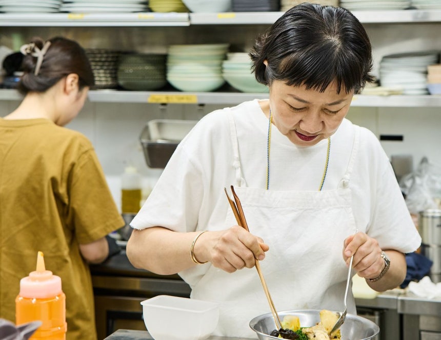 우정욱 셰프는 감칠맛을 내기 위해 다양한 방법을 활용하는데,한식의 감칠맛을 보강할 때 설탕을 활용한다.사진 브.레드(스튜디오 일오 이과용) 