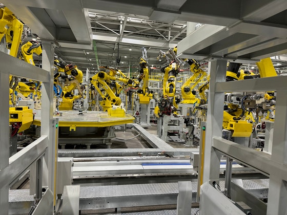 경기 광명시 '기아 오토랜드 광명' 공장 내부 모습. 이곳은 1973년 국내 최초의 컨베이어 벨트 방식 일관 공정 종합 자동차 공장으로 출발했는데, 로봇팔(협동로봇)이 조립을 하는 공장으로 탈바꿈했다. 광명=고석현