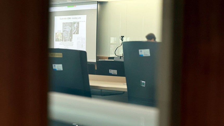 파면된 교수, 학생 고소?! 역대급 논란에 학교 뒤숭숭