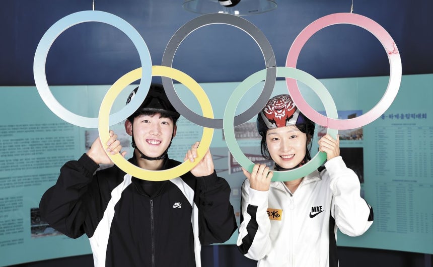 최민정, 위기 극복하며 메달 타이 기록