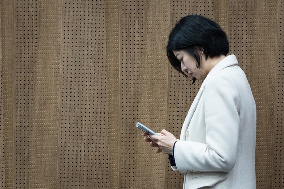 배현진 의원, 악플러 가족사진 공개 논란… 이건 좀 심하잖아?