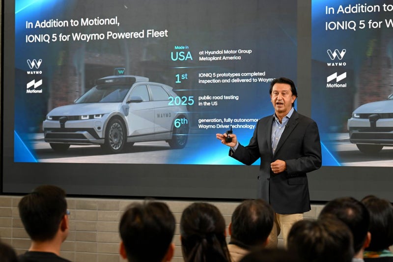 “Please share” 회의도 보고서도 ‘영어’ 쓰는 기업들