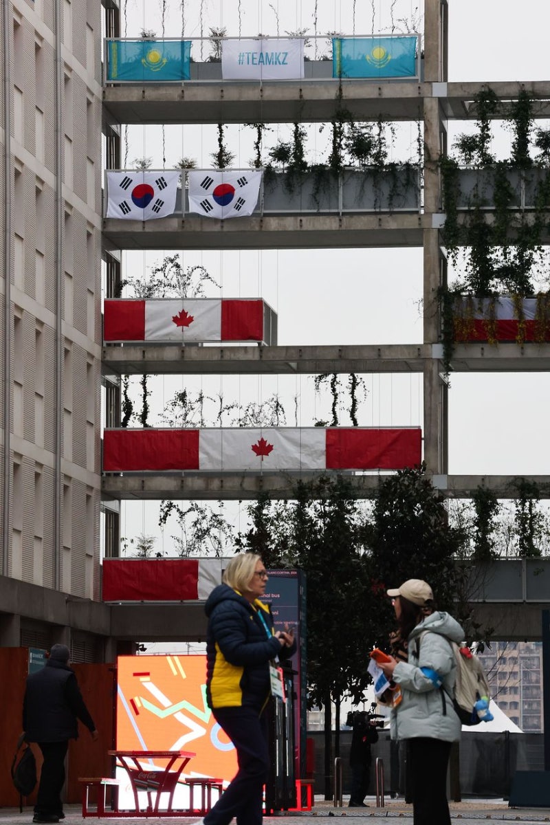 [사진] D-2, 밀라노 선수촌에 걸린 태극기