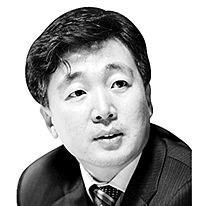 [중앙시평] 악마와 선인, 더 많은 범인이 공존하는 세상