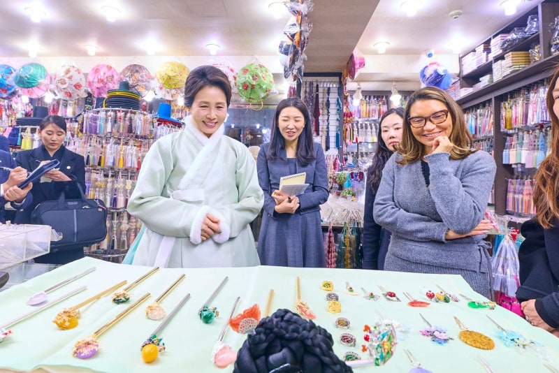 [사진] 광장시장 찾은 한·브라질 영부인