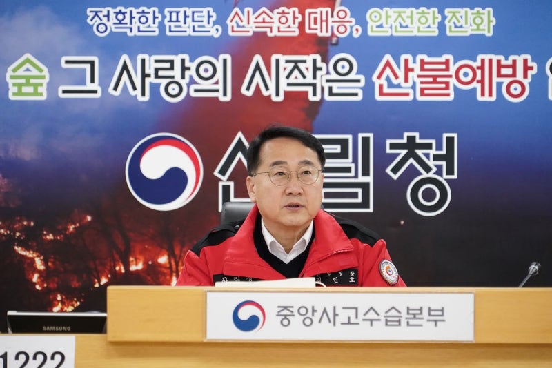 12명 탄 버스 들이받은 만취 운전자…신분 묻자 “산림청장”