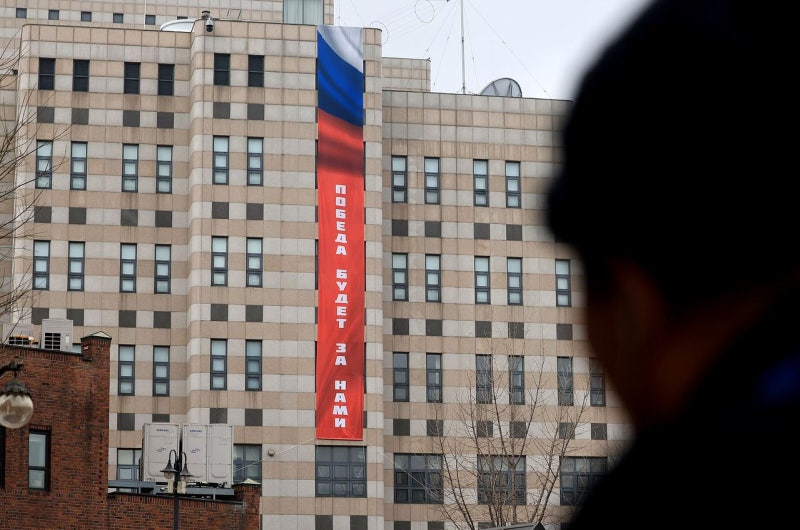 외교부 철거 요구에도…주한러대사관 “승리는 우리것” 현수막