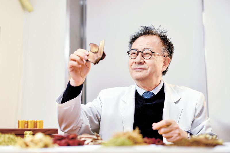 "노화인 줄 알았는데"…아침마다 하던 '마른기침' 무서운 정체 [Health&]