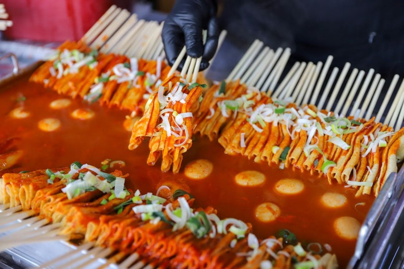 빨간오뎅 한입, 이마에 땀이 맺혔다