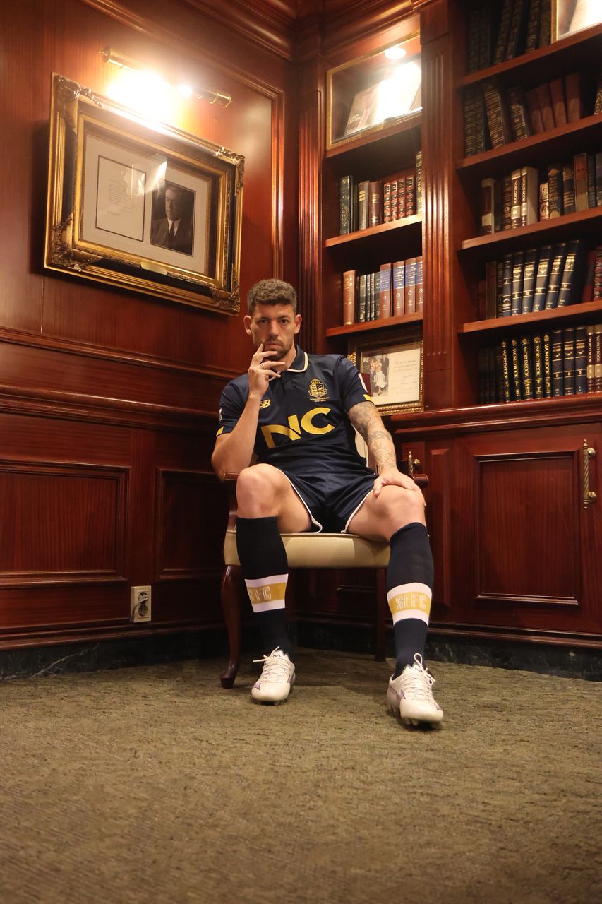 일부러 은퇴 미뤘다…1부로 가야 하니까