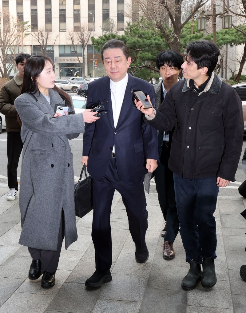 [사진] 김병기 5시간 만에 조사 중단