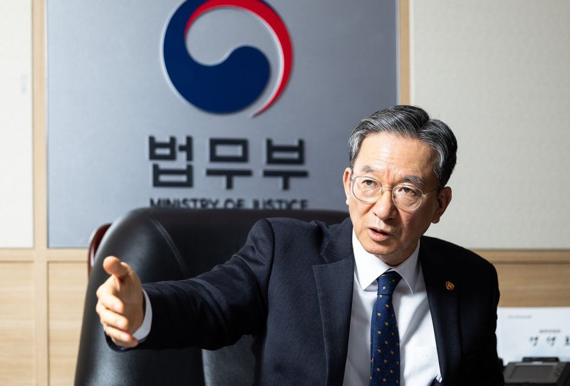 정성호 "보완수사권 없으면, 돈 받고 사건 덮어도 모른다" [단독 인터뷰]